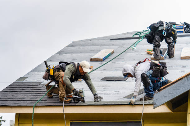 Professional Gutter Installation technician working in Thousand Oaks, CA